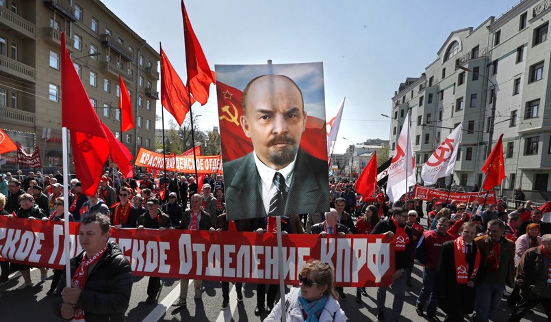 Lenin, Stalin, Al-Asad i Kadafi na sztandarach. Tak Rosjanie świętowali 1 maja [FOTO]