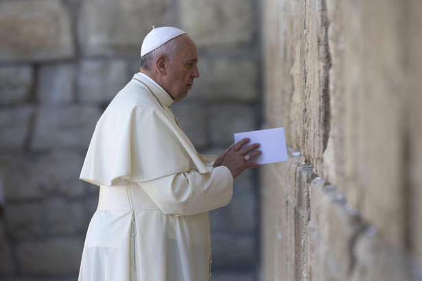 Papież Franciszek przed Ścianą Płaczu EPA/ANDREW MEDICHINI / POOL