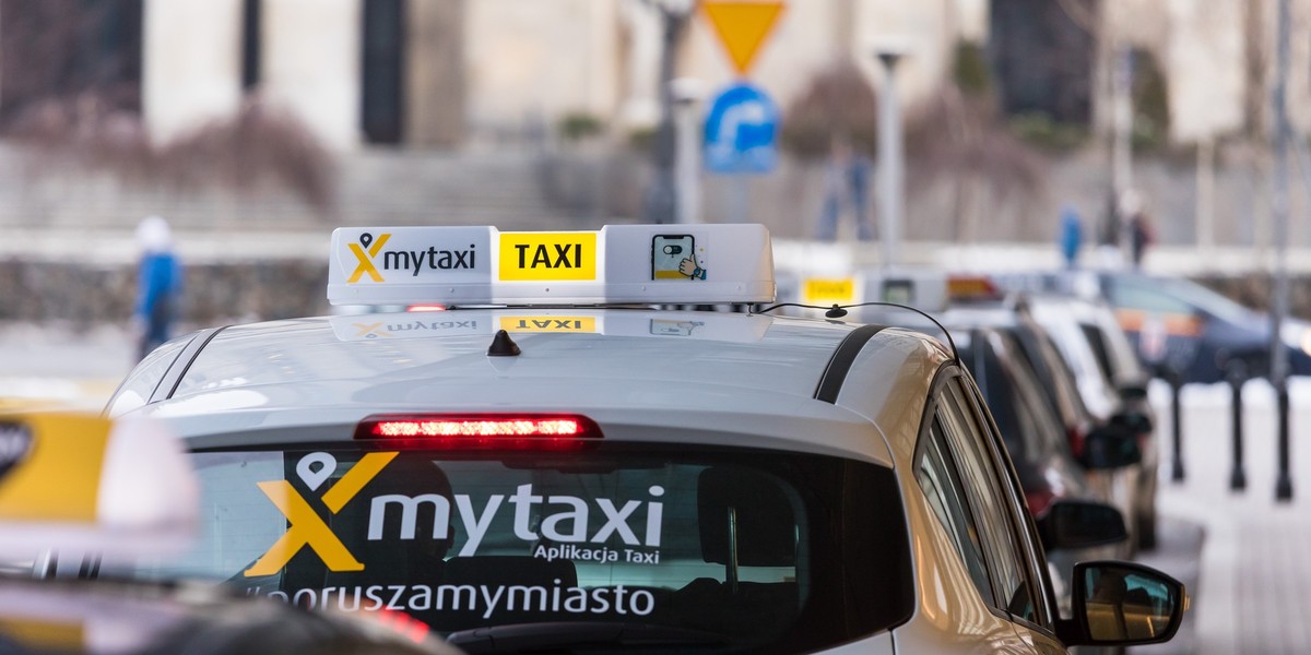 mytaxi to platforma do zamawiania przejazdów licencjonowanymi taksówkami. Firma wprowadziła usługę gwarantowanej ceny za przejazd