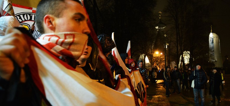 "Wielka Polska chrześcijańska" kontra "Bury nie jest bohaterem". II Marsz Żołnierzy Wyklętych w Hajnówce