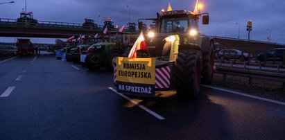 Byliśmy na nocnym proteście rolników. Zaparowane szyby, ogniska i kołdry. "Desperacja"