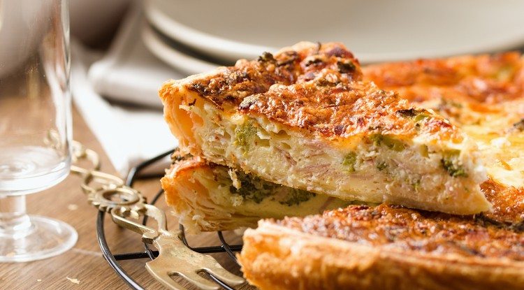 A quiche lorraine egy Elzász–Lotaringiából származó, császárszalonnával készült tojásos lepény Fotó: Getty Images