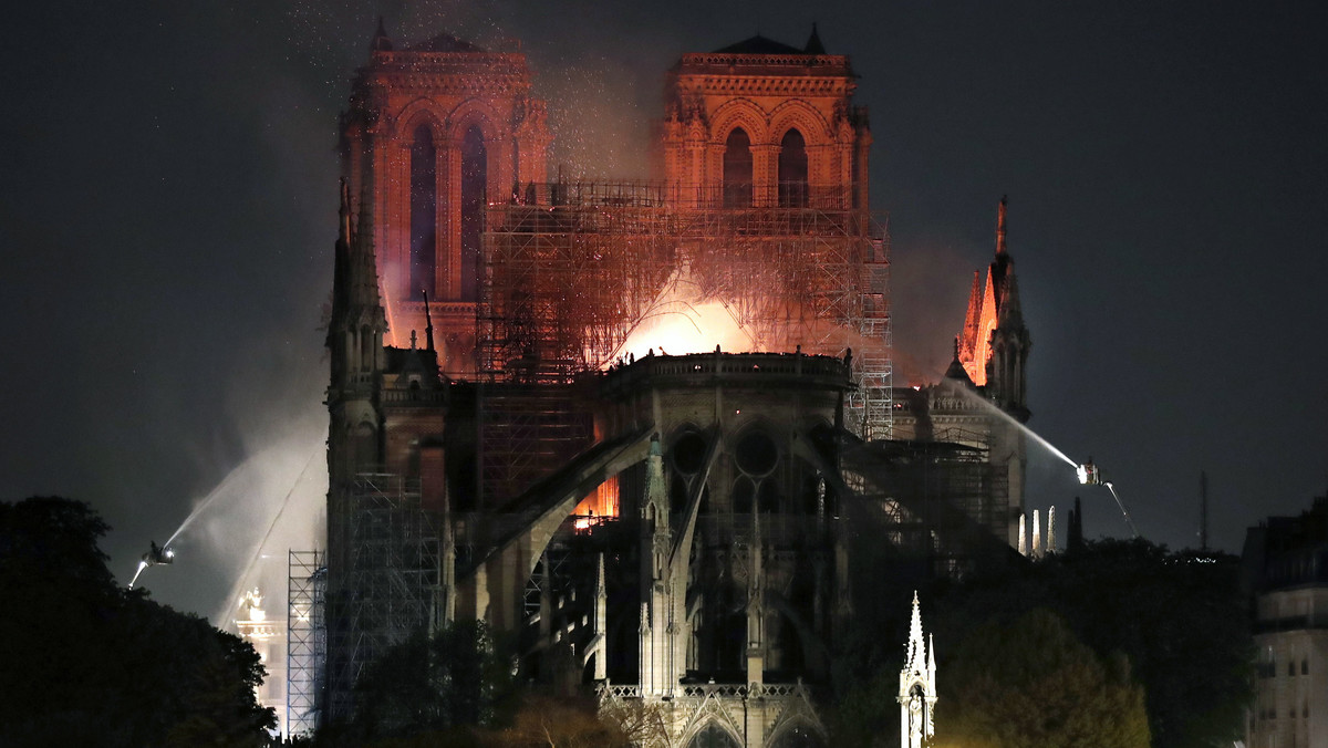 Pożar katedry Notre Dame. Biznesmen da 100 mln euro na odbudowę