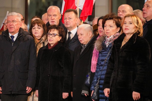 Obchody miesięcznicy katastrofy smoleńskiej w przeddzień Narodowego Święta Niepodległości