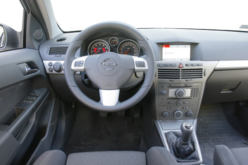 Opel Astra kombi 2.0 Turbo - Pocisk z bagażnikiem