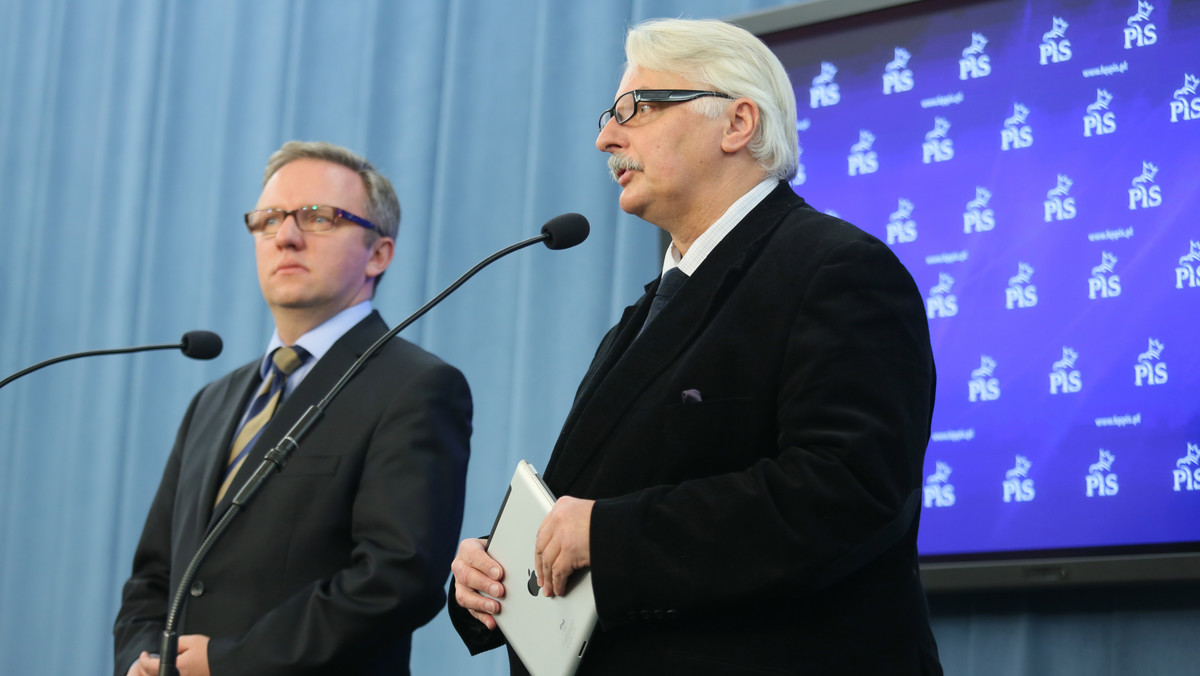 Posłowie PiS Krzysztof Szczerski i Witold Waszczykowski uważają, że minister spraw zagranicznych Radosław Sikorski powinien podać się do dymisji, skoro sam przyznaje, że w jego resorcie pojawił się "rak korupcji" .
