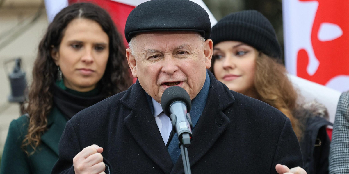 Jarosław Kaczyński nie jest zadowolony z wyników najnowszego sondażu.