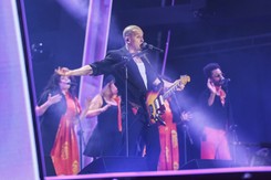 Krzysztof Zalewski zrobił to po śmierci swojej matki. 'Położyłem się koło niej i...'