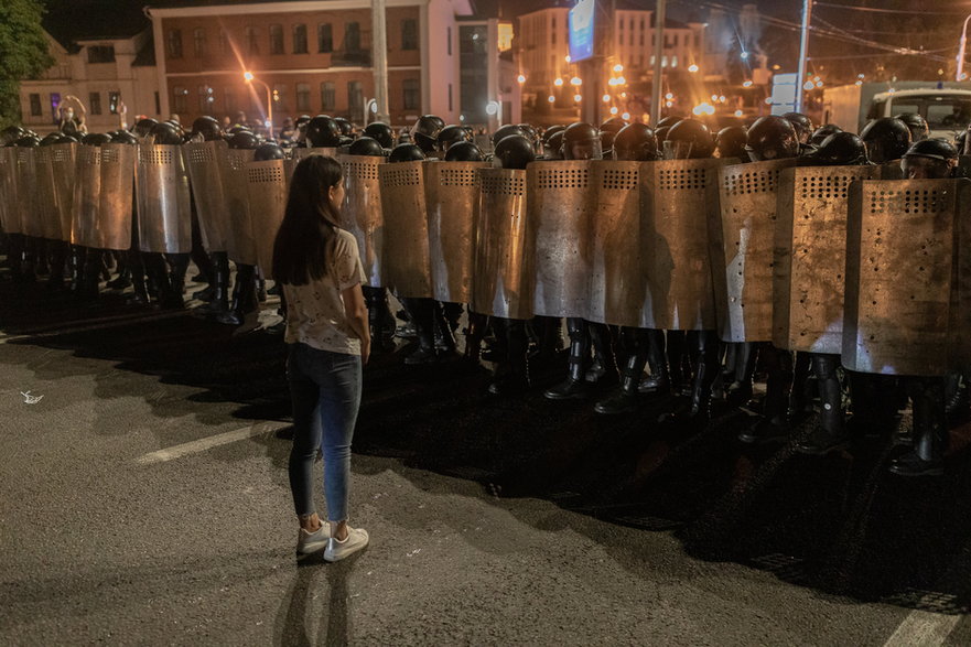 Protesty i starcia ze służbami w Mińsku po ogłoszeniu wyników wyborów prezydenckich w Białorusi, fot. Jędrzej Nowicki / Agencja Gazeta