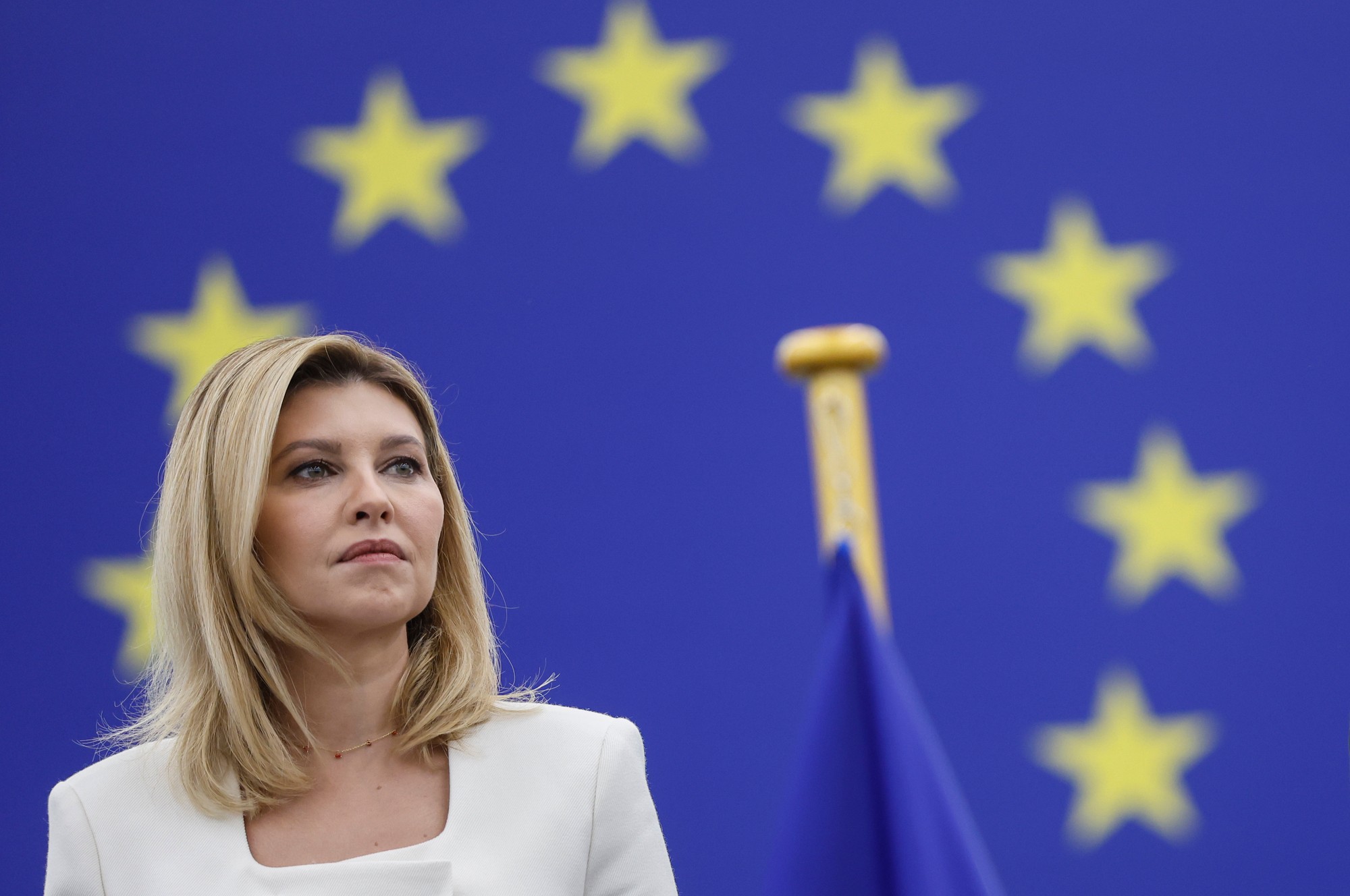 Prvá dáma Ukrajiny Olena Zelenská prichádza do Európskeho parlamentu.