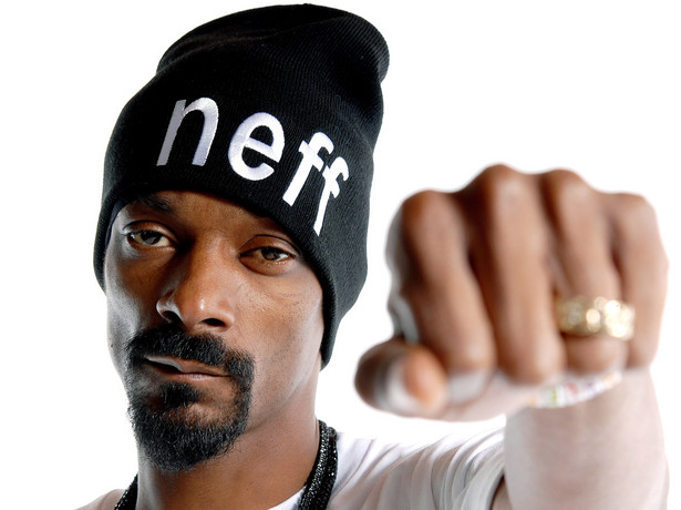 Snoop Dogg śpiewającym alfonsem