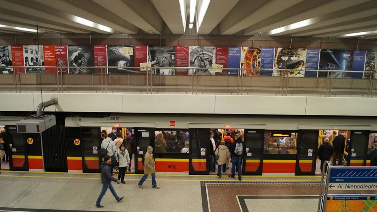 Wielkimi krokami zbliża się koniec wakacji, dlatego też szykują się zmiany w stołecznej komunikacji miejskiej. Wznowione zostanie kursowanie linii tramwajowej 31, przywrócone podstawowe częstotliwości kursowania tramwajów, a metro w godzinach szczytu będzie kursowało częściej, niż do tej pory. Zmienią się także rozkłady jazdy autobusów.