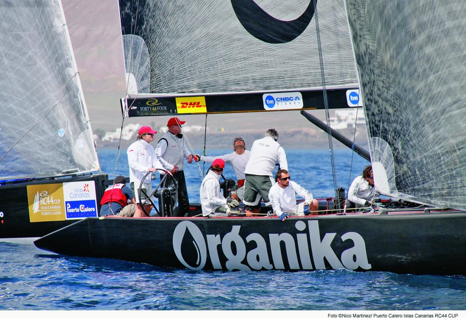 Organika Sailing Team – z tą załogą Maciej Nawrocki (przy sterze) uczestniczył w regatach klasy RC44