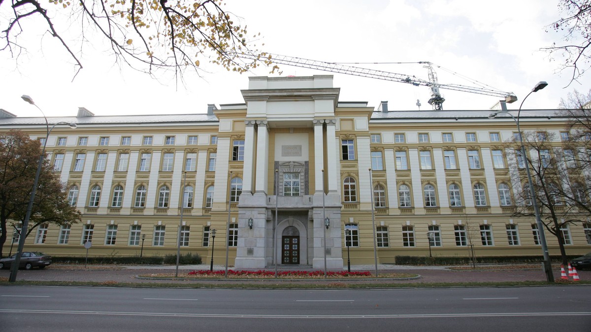 Mężczyzna, który podpalił się przed kancelarią premiera, zostawił list adresowany do szefa rządu - dowiedziała się nieoficjalnie PAP ze źródeł zbliżonych do sprawy. Mężczyznę uratowali funkcjonariusze BOR.