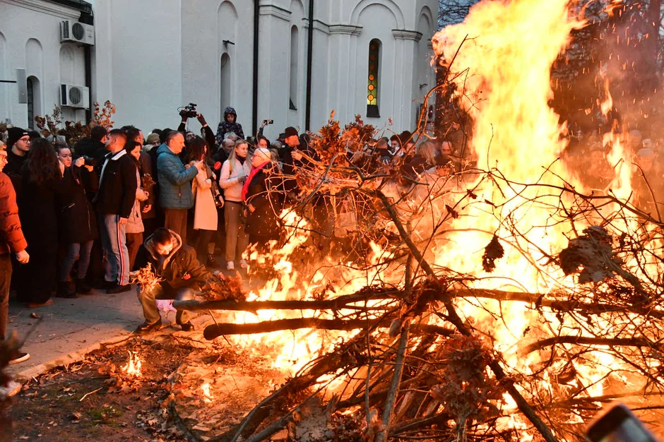 Tradicionalno paljenje badnjaka