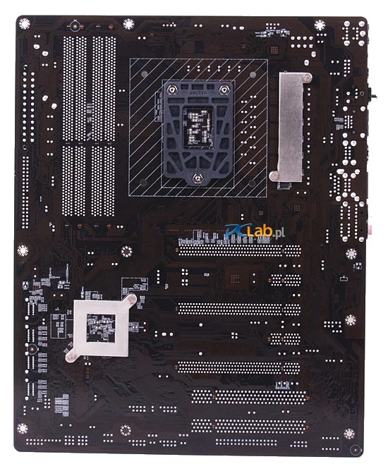 Nietypowy, plastikowy element gniazda LGA1156 (backplate)