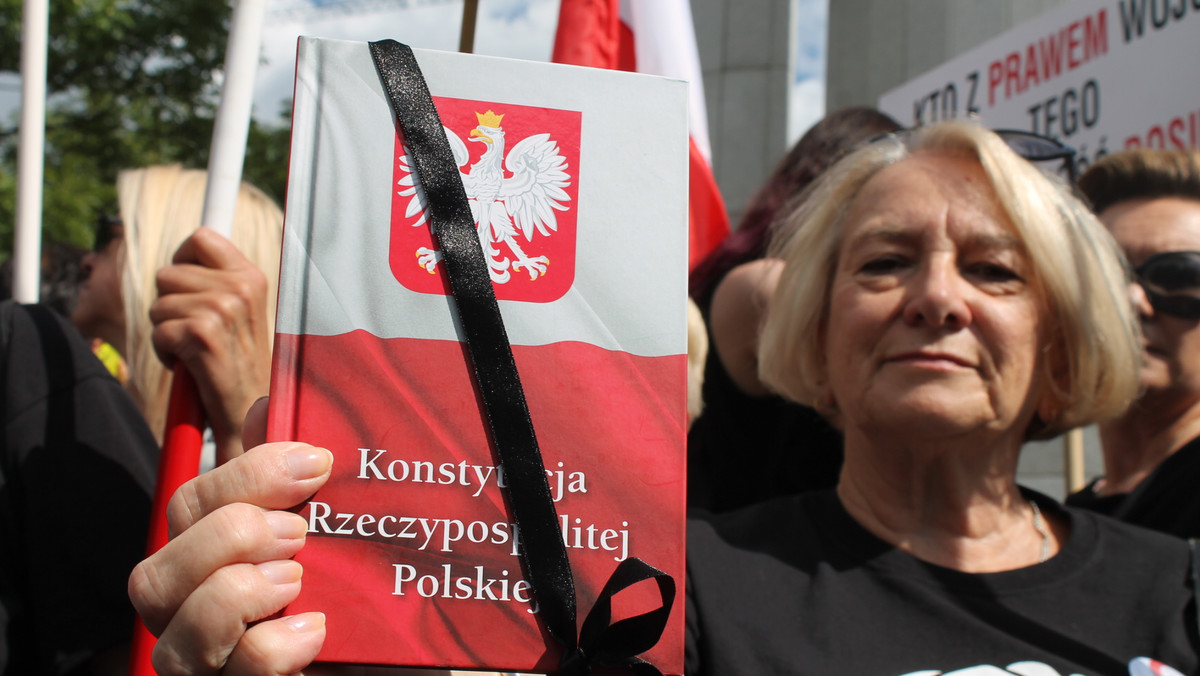 Manifestacja KOD Sejm Warszawa. Piotr Halicki 1