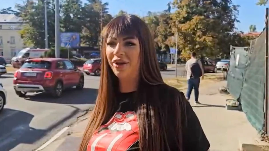 Miljana Kulić po napuštanju zgrade Pinka.jpg