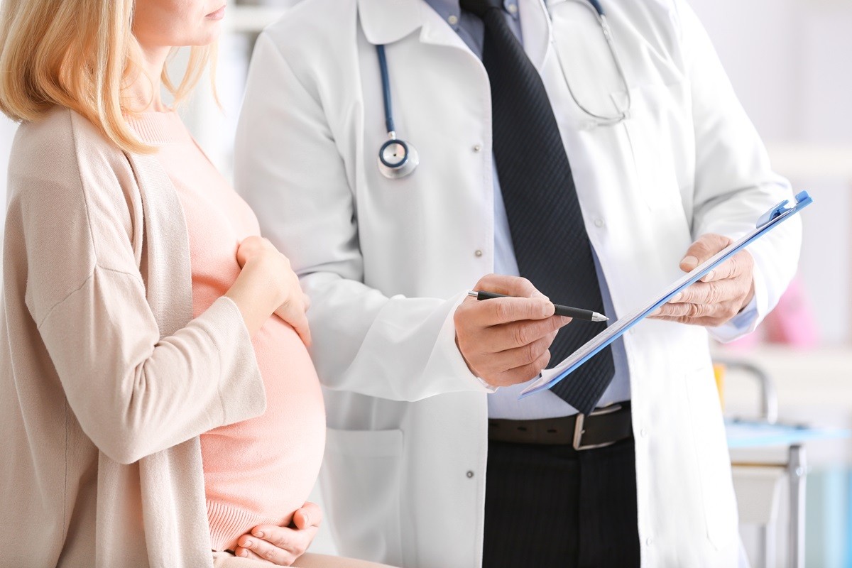 pracownica w ciąży umowa na zastępstwo ubezpieczenie zdrowotne