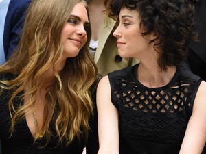 Cara Delevingne a lehető legromantikusabb módon kérte meg a barátnője kezét