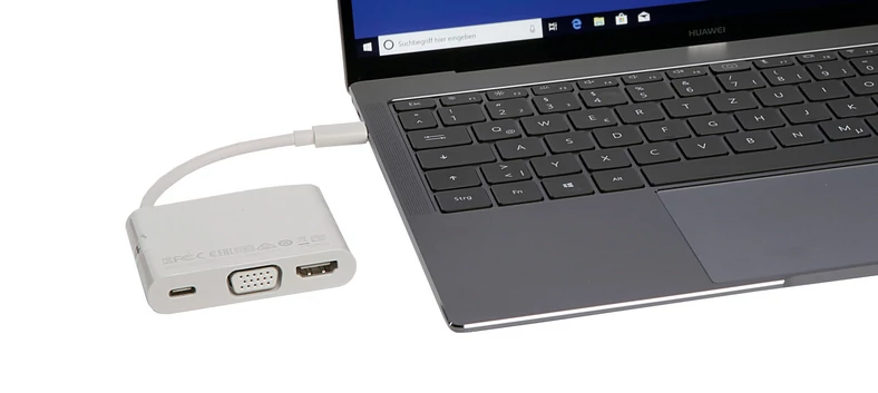 W komplecie znajdziemy adapter z gniazdami USB-C, VGA i HDMI.