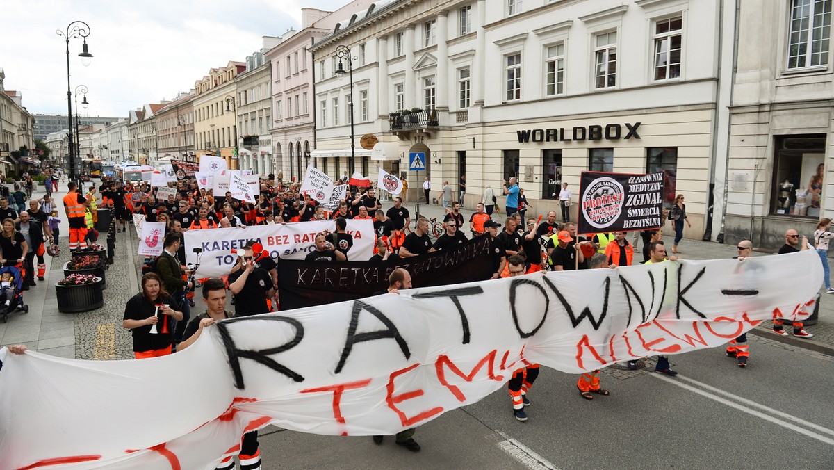 Manifestacja ratowników medycznych w Warszawie