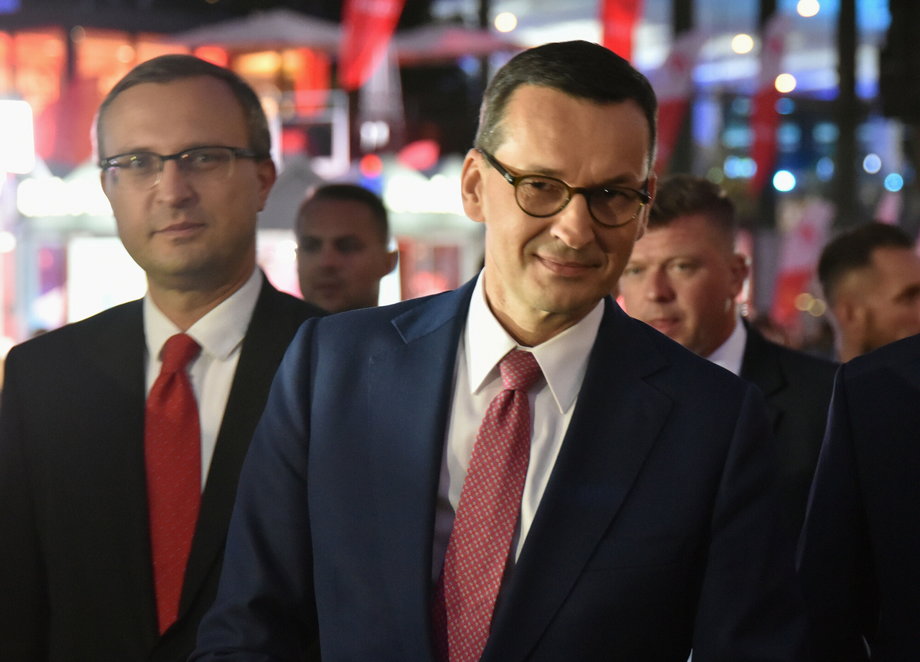 Były już premier Mateusz Morawiecki i prezes PFR Paweł Borys