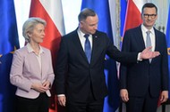 Przewodnicząca Komisji Europejskiej Ursula von der Leyen, prezydent Andrzej Duda i premier Mateusz Morawiecki 