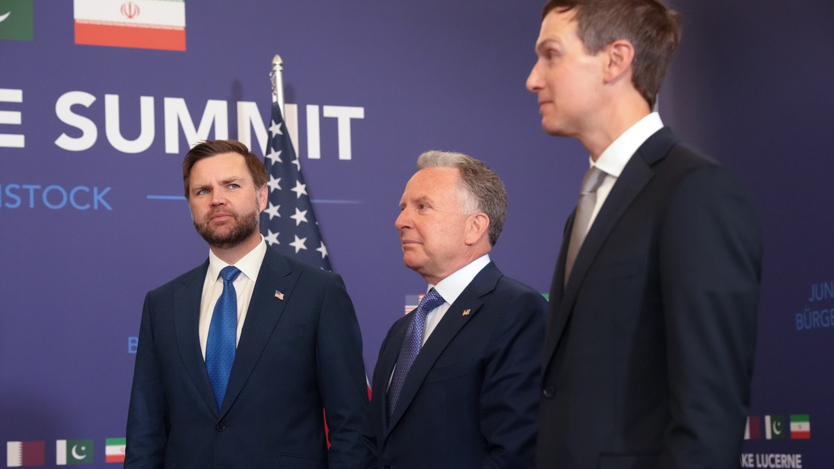 Potpredsednik SAD Džej Di Vens, specijalni Trampovi izaslanici Stiv Vitkof i Džared Kušner u Švajcarskoj