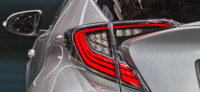 Toyota C-HR może płonąć. Tysiące samochodów w Polsce musi wrócić do serwisu [LISTA nr VIN]