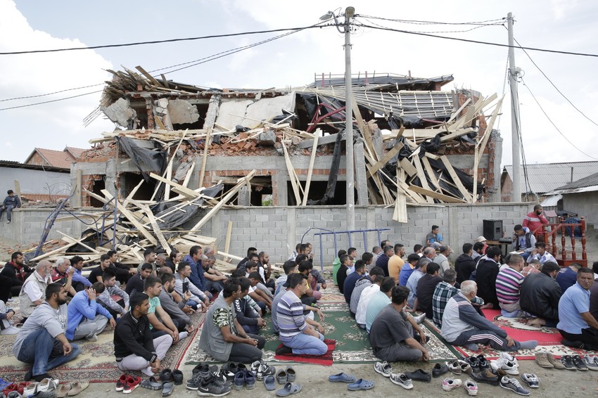 Moltiva ispred objekta Islamske zajednice u Zemun polju