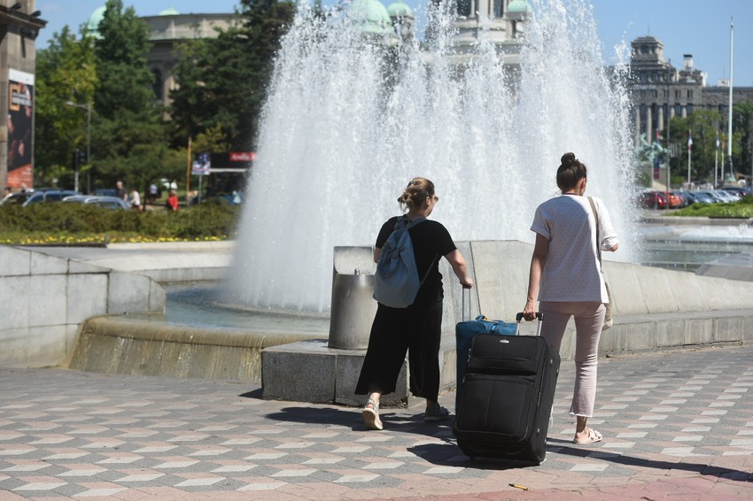 Topao avgust sa povremenim osveženjem