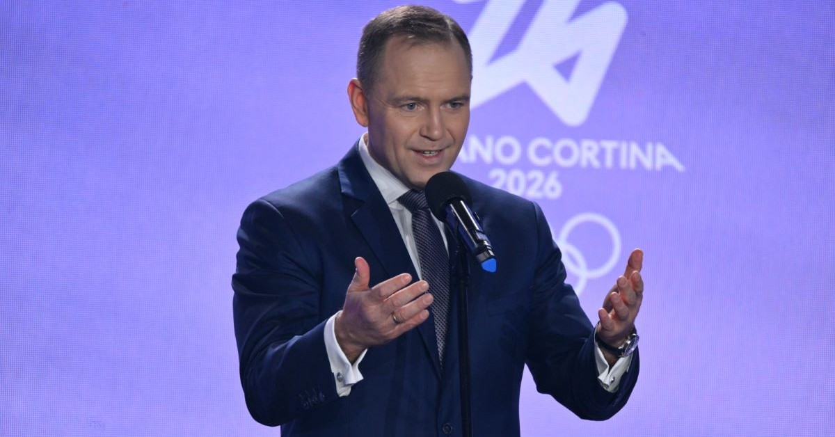 Sondaż: Większość Polaków nie wierzy w bezstronność wet Karola Nawrockiego