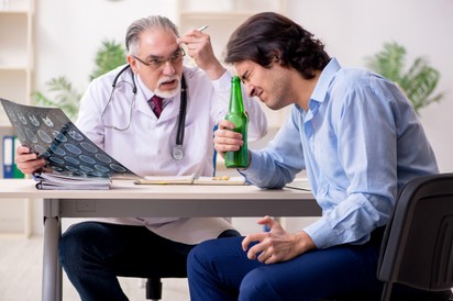Meddig bírja tolerálni a máj az alkoholt? Ilyen stádiumokkal jár a májkárosodás