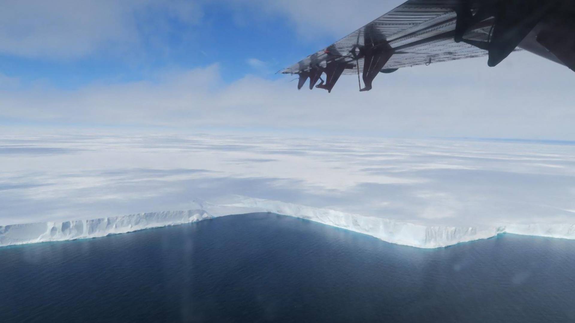 Cepanje Antarktika izgleda baš kao što zvuči - zastrašujuće