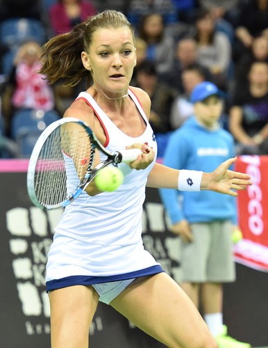 Owacja na stojąco dla Radwańskiej, ale Polka nie dała rady wygrać z Szarapową