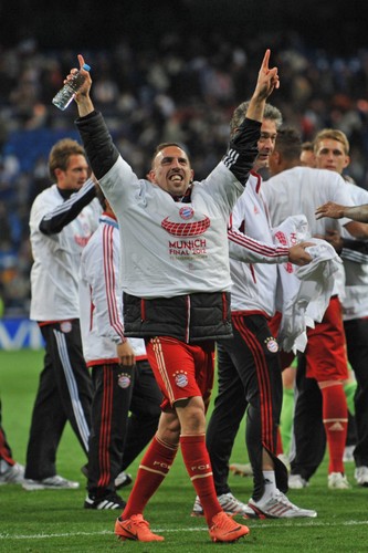 Radość piłkarza Bayernu Monachium Francka Ribery'ego po awansie do finału Ligi Mistrzów
