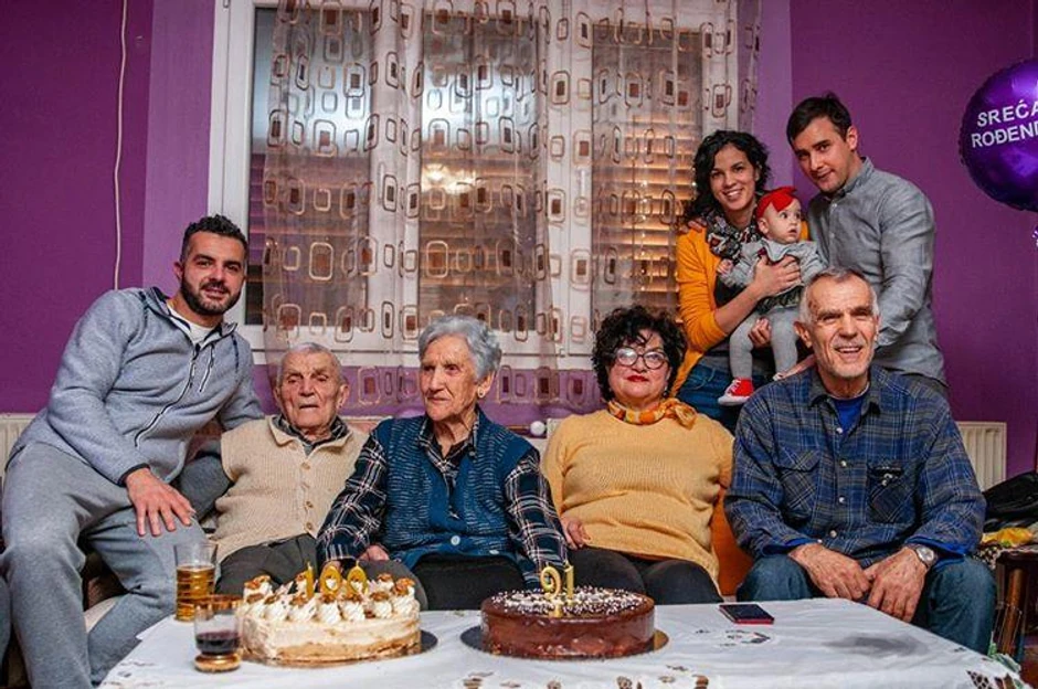 Jubilarni Novakov 100. i Vaskin 91. rođendan, proslavili su u krugu mnogobrojne porodice, dece, unučića i praunučića