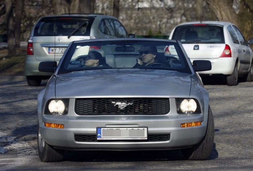 Janusz Józefowicz może już legalnie prowadzić auto. Znany reżyser odzyskał prawo jazdy