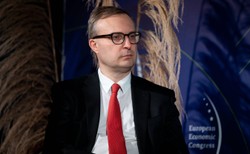 Szef PFR w Davos: Pobudzanie gospodarki inwestycjami pozwoli uniknąć jej spowolnienia