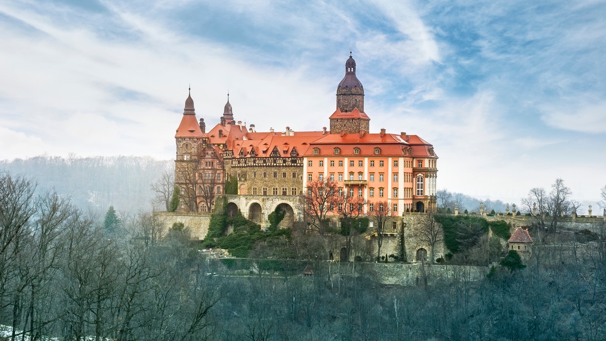 Śniadanie na trawie to najnowsza, letnia propozycja dla turystów odwiedzających Zamek Książ w Wałbrzychu. Pierwszą edycję plenerowego wydarzenia dla całych rodzin zaplanowano na niedzielę 22 sierpnia. Muzykę na żywo zapewni Książęca Orkiestra Salonowa.