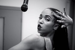 FKA twigs to prawdziwa "Video Girl"