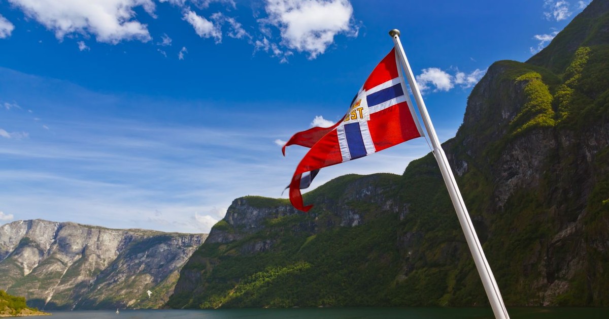 Polacy dostają Podręcznik Gotowości, Norwegowie ostrzeżenia! Wojsko może przejąć ich domy, łodzie i auta