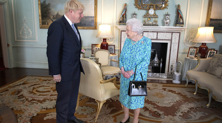 Erzsébet királynő előtt titkolózott Boris Johnson/Fotó: Northfoto