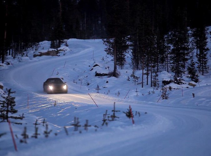 Oto ferrari FF - ferrari four - jeszcze nigdy w historii cyfra 4 nie wywołała takich emocji