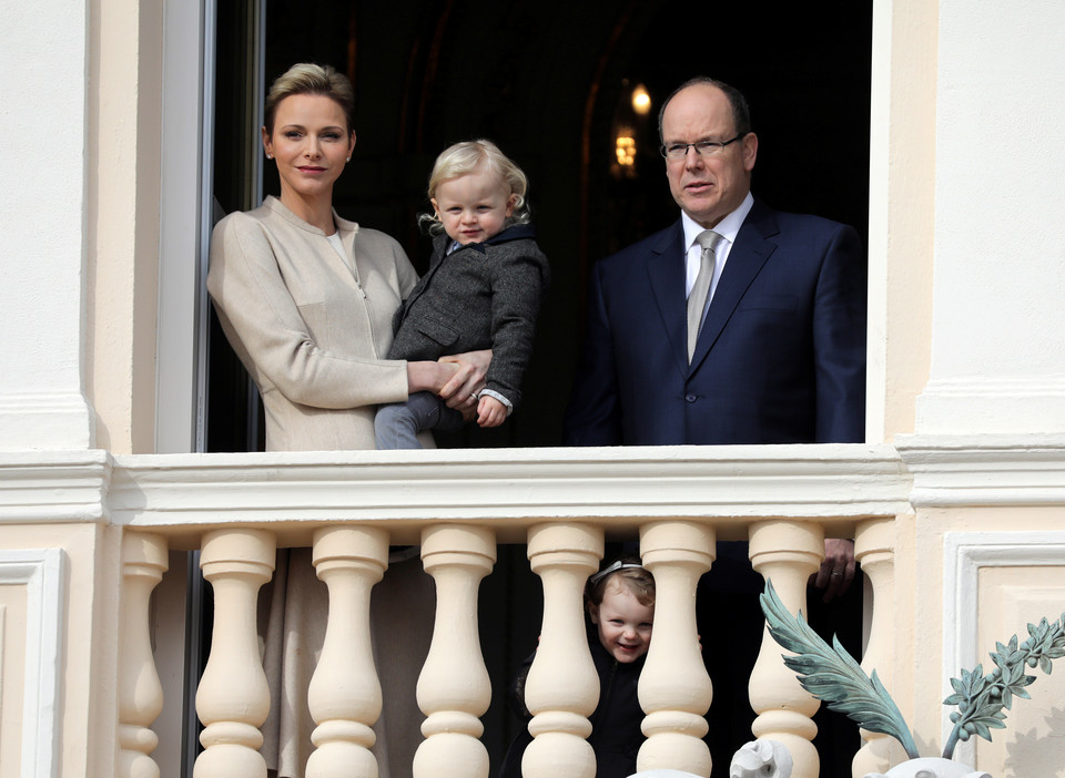 Albert II i księżna Charlene z bliźniakami