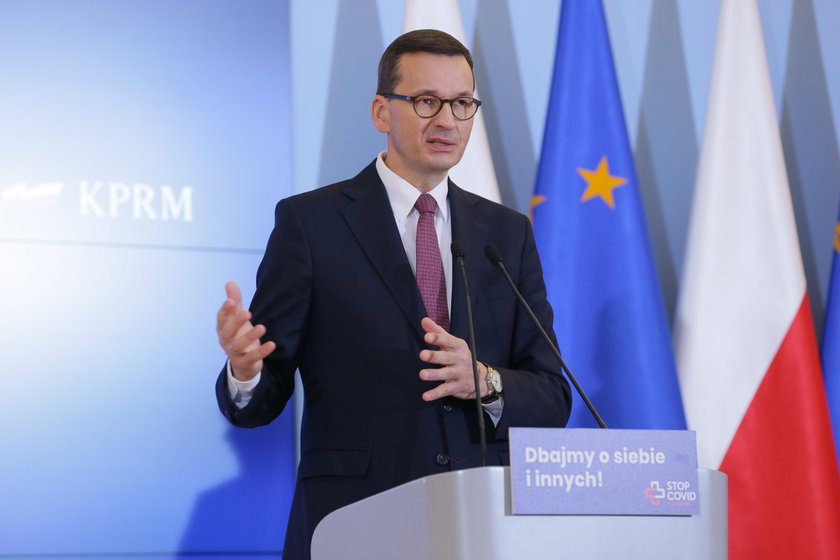 Premier Morawiecki ma tablicę upamiętniającą jego wizytę w kościele