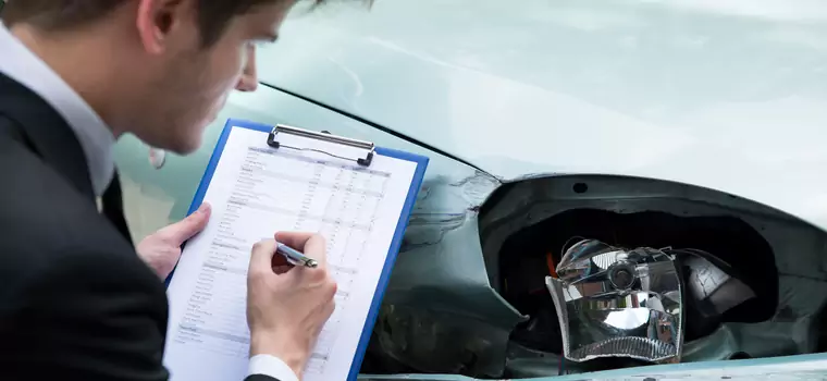 Uszkodziłeś na parkingu inne auto? Jeśli zostawisz tylko kartkę z telefonem, możesz mieć kłopoty