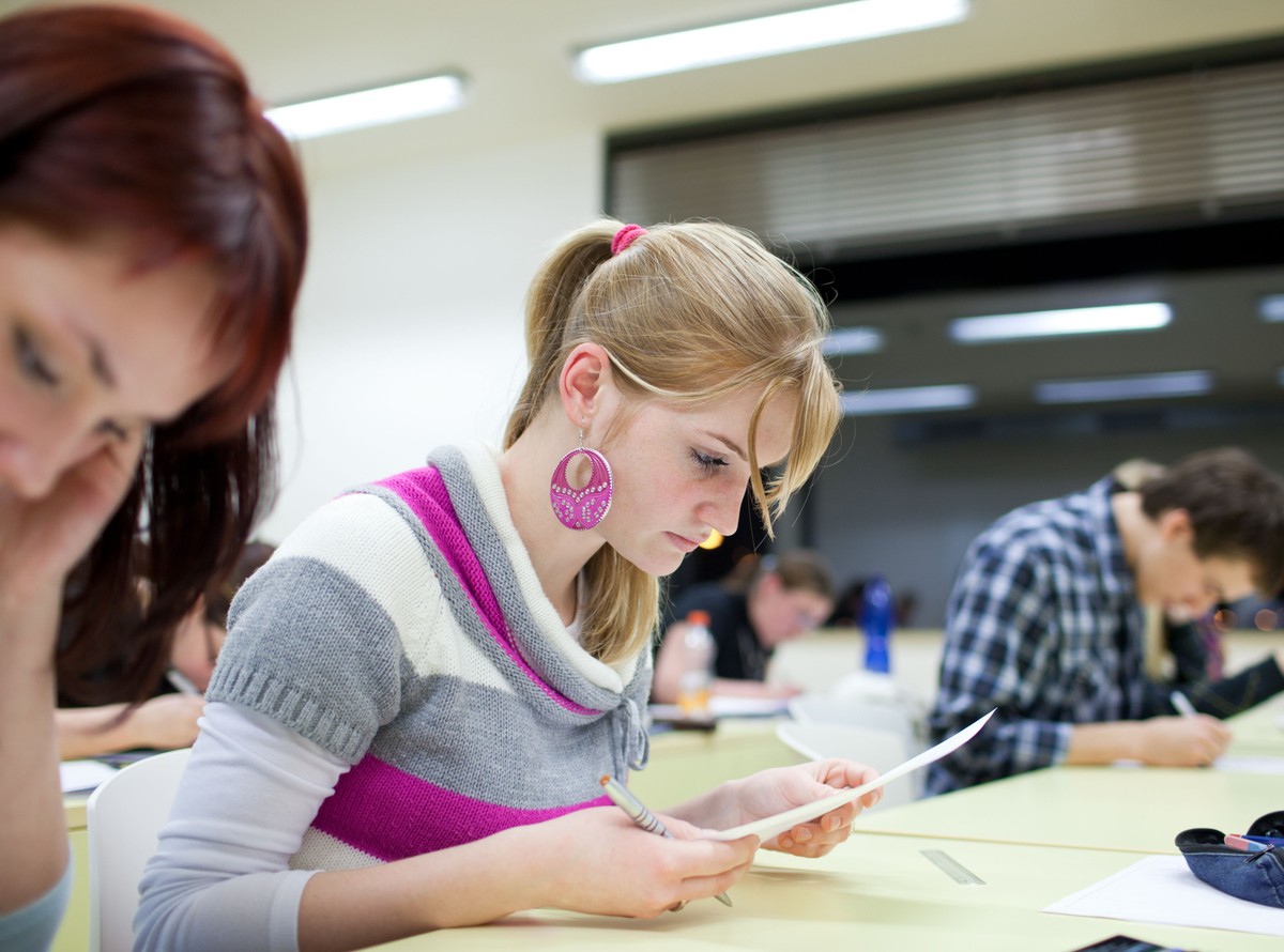 Sprawa dotyczyła studentki, która została skreślona z listy studentów kierunku lekarskiego z powodu nieuzyskania zaliczenia semestru w określonym terminie.