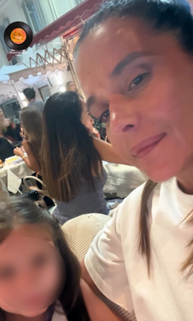 Milica Mitrović sa Željkom i njegovom unukom na letovanju